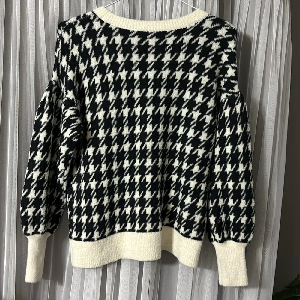 Loft size medium, very soft houndstooth sweater! - Picture 5 of 5